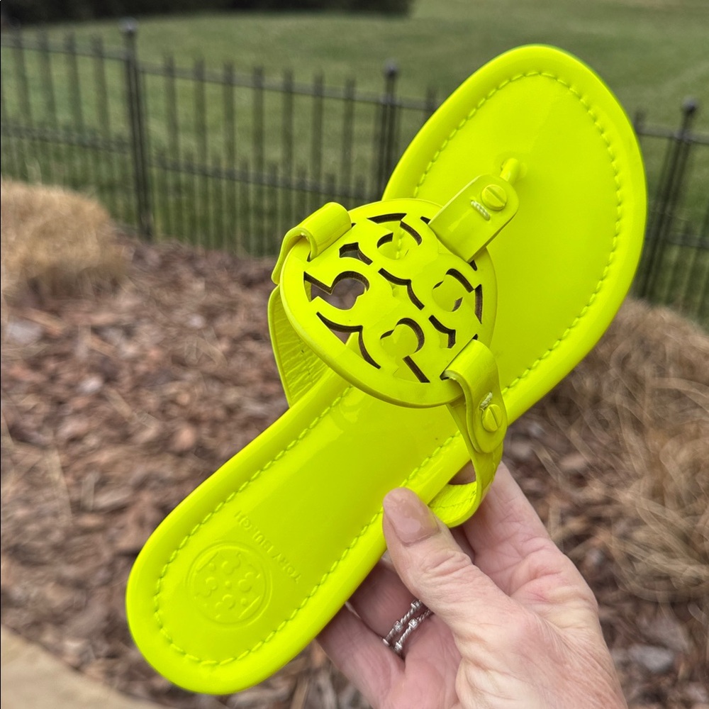 Tory Burch Miller Patent Leather Fluo Neon  YELLOW - Picture 3 of 13